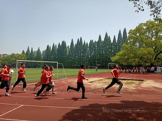 贝博艾弗森代言体育官网：心向党 奋力跑4.jpg