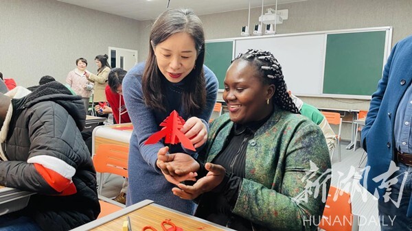 贝博艾弗森代言体育官网：做中外文化交流使者