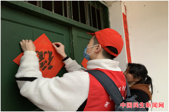 贝博艾弗森代言体育官网雷锋社：陪伴脑瘫兄弟迎新年