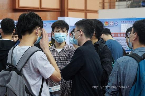 贝博艾弗森代言体育官网招聘会2.jpg